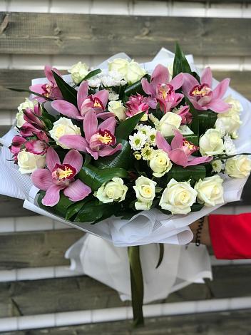 Букет цветов из: Розы и Хризантемы в Иловле