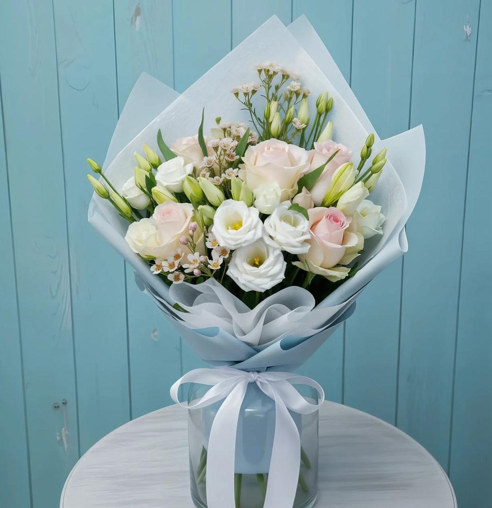 Букет цветов из: Розы и Лизиантусы в Иловле