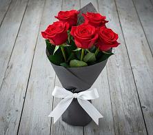 Букет 5 Красных роз Эдлесс Лав в Иловле