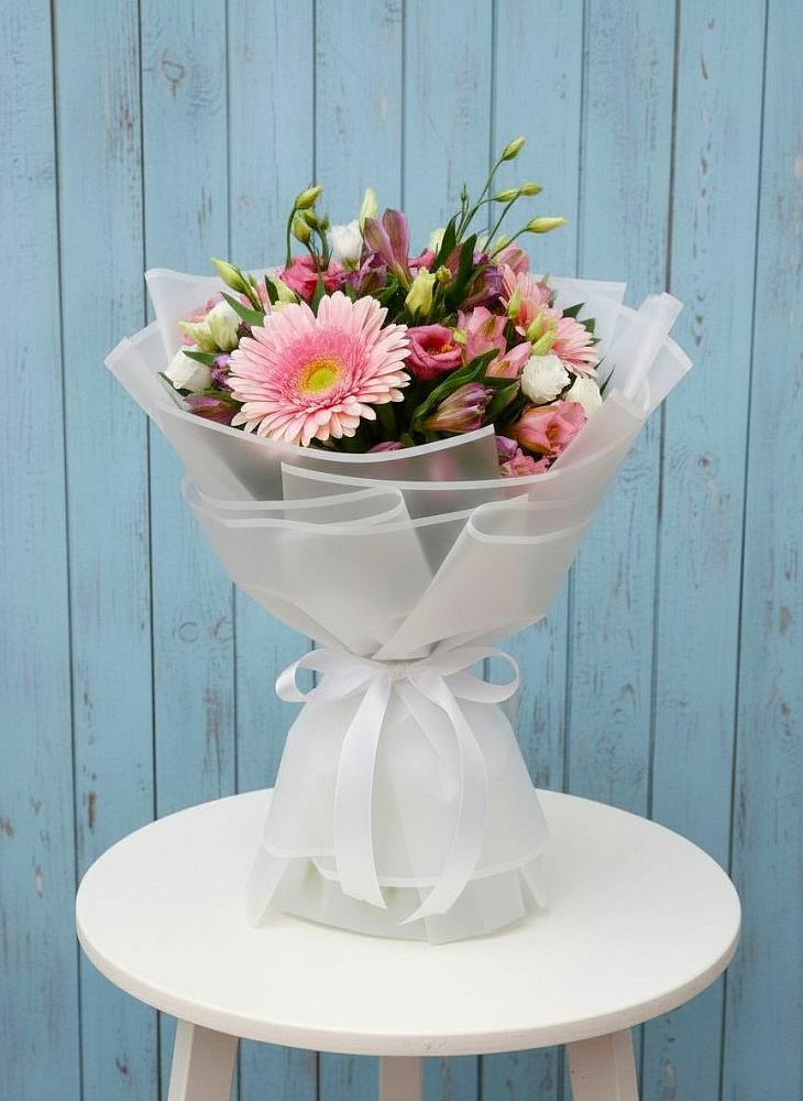 Букет цветов из: Герберы, Альстромерии и Лизиантусы в Иловле