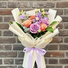 Букет цветов из:  Лизиантусы и Розы в Иловле