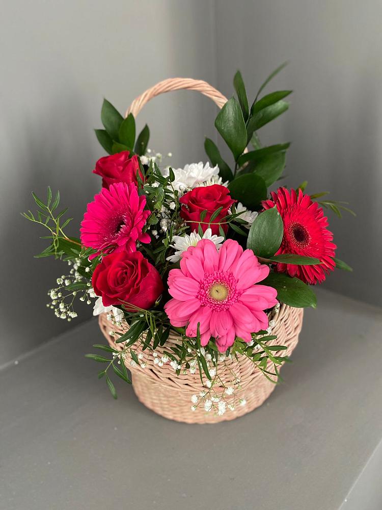 Цветочная композиция из Розы, Хризантемы и Герберы в корзине в Иловле
