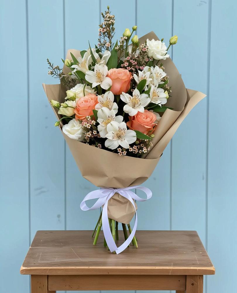 Букет цветов из: Альстромерии, Лизиантусы, Розы и Хризантемы в Иловле