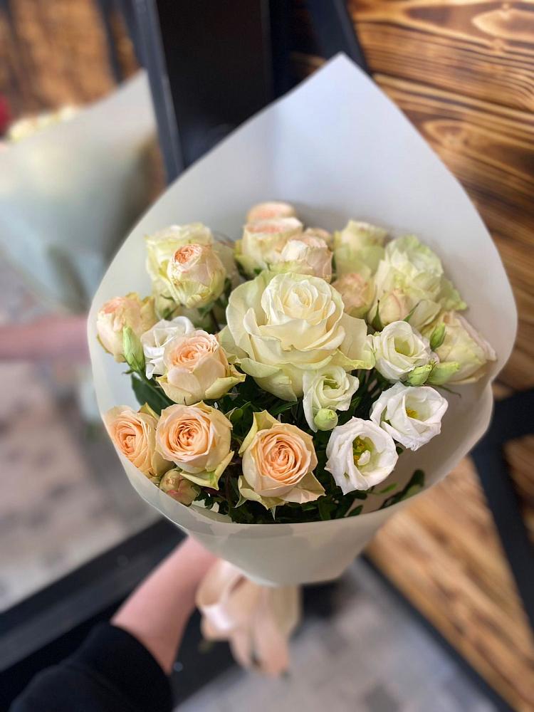 Букет цветов из: Розы и Лизиантусы в Иловле